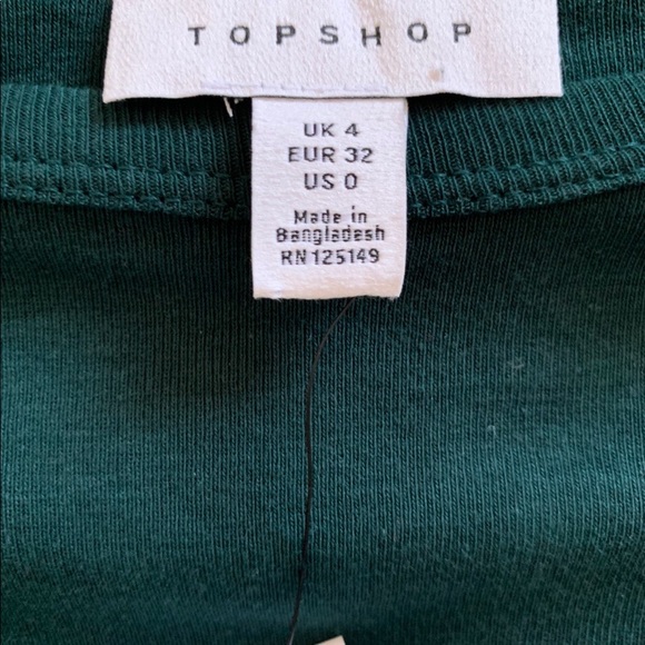 ⭐️TOP SHOP GREEN CROP TOP - Picture 2 of 4